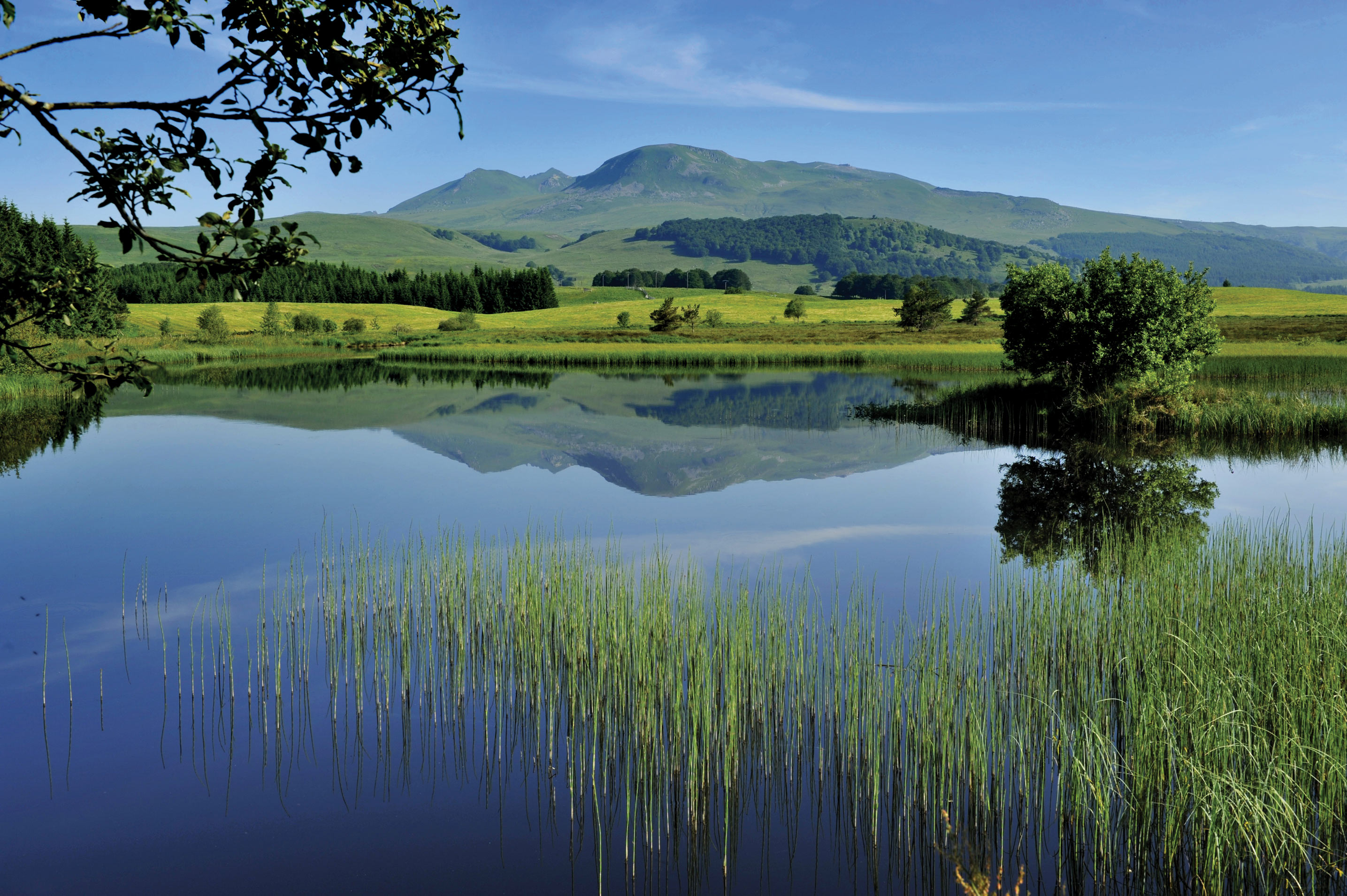 Lac dans le massif du Sancy en Auvergne  © CRDTA/Joel Damase