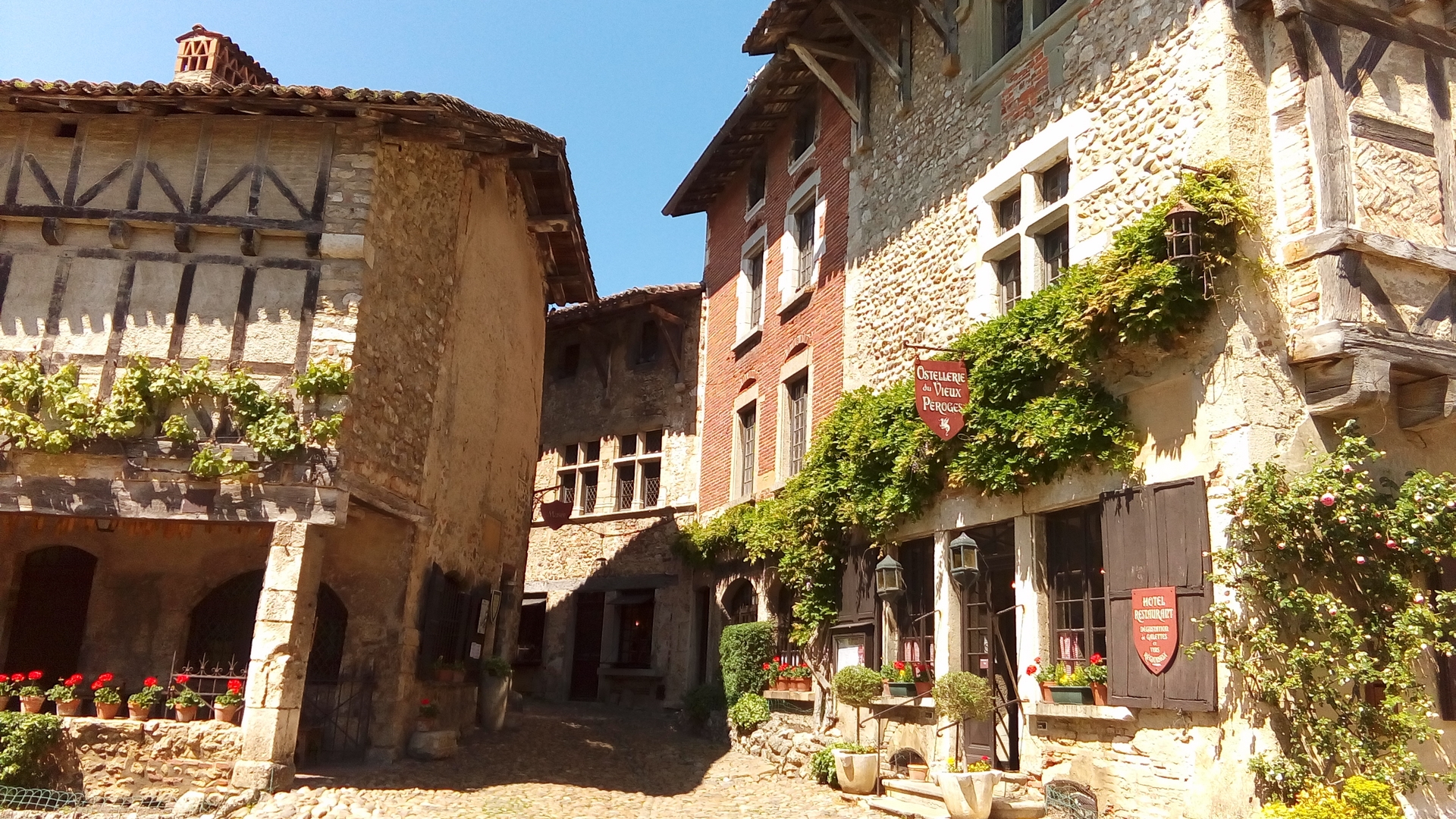 Pérouges © K. Tranchina