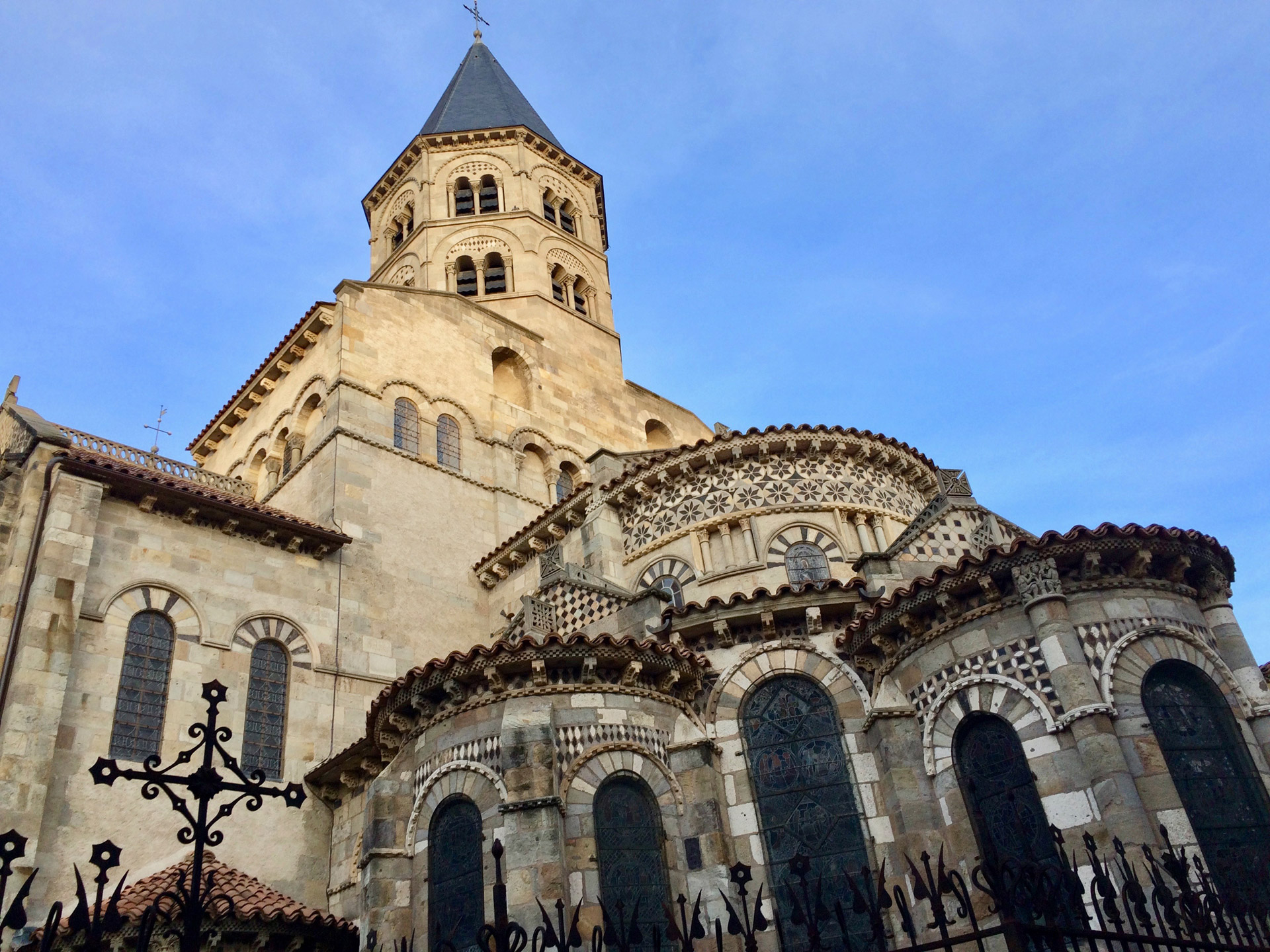 Notre-Dame du Port à Clermont-Ferrand © Stéphane Rdriguez