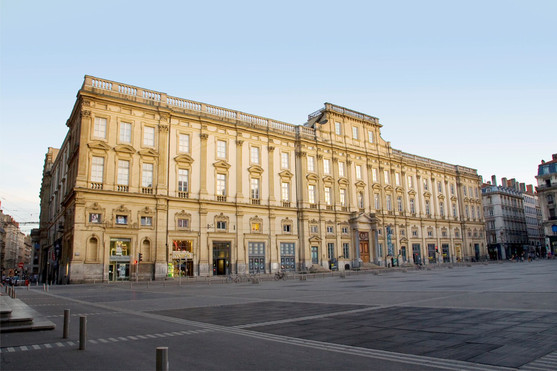 Mus e Des Beaux Arts Lyon Exposition IXXLIQ