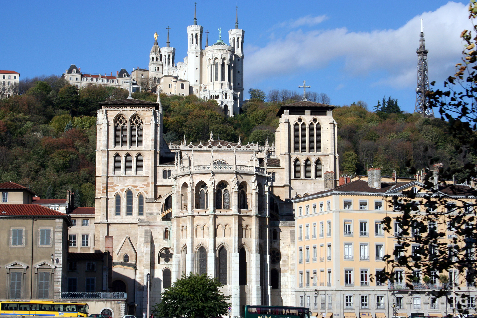 Cathédrale Saint-Jean et basilique de Fourvière © Julia Bidault/ ONLYLYON Tourisme et Congrès