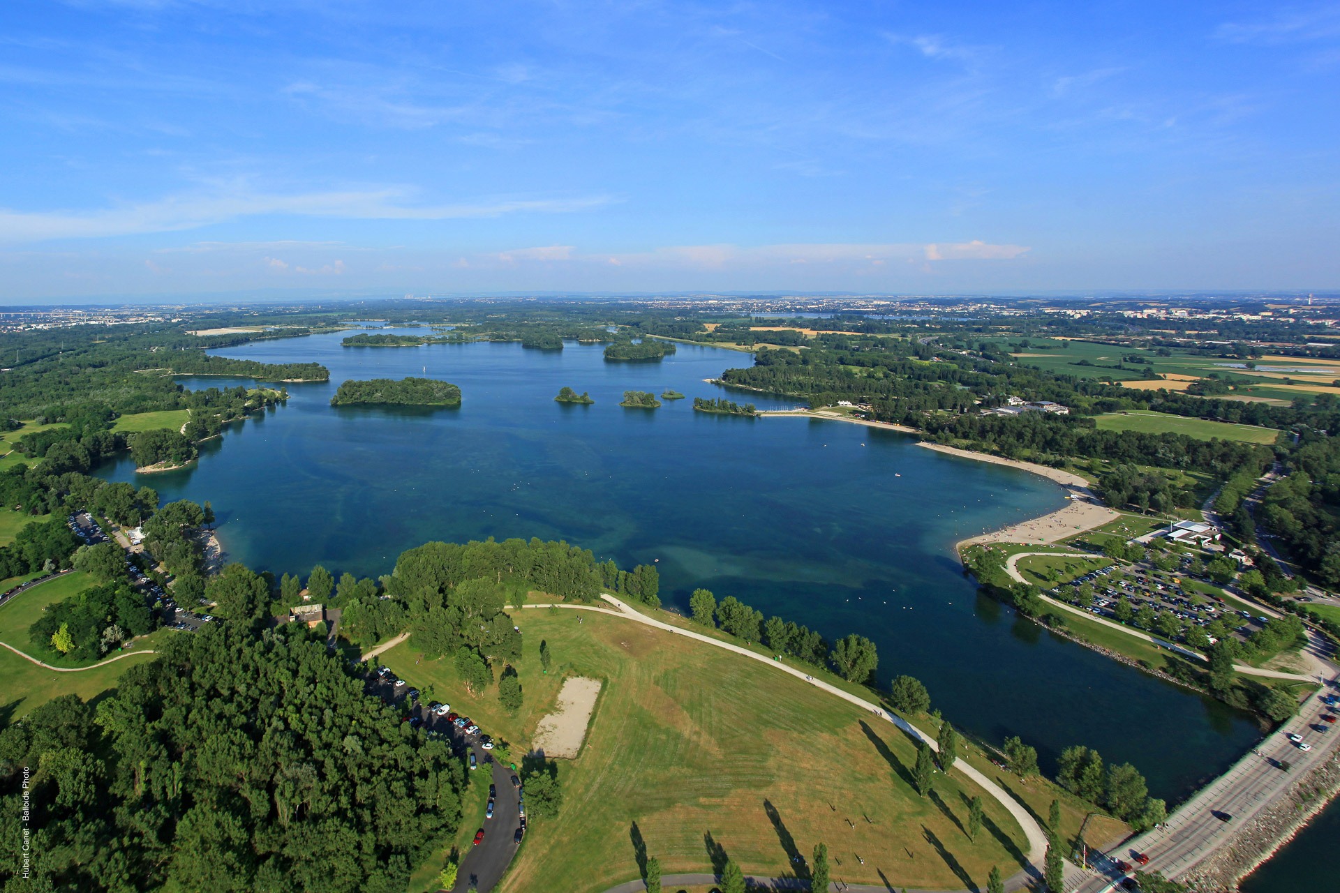 Vue aérienne du Grand Parc de Miribel-Jonage - photo Hubert Canet