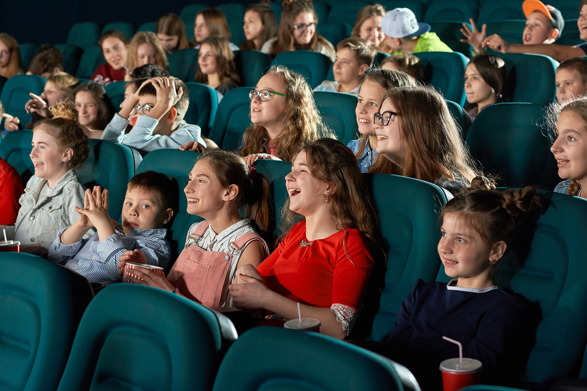 jeune public au cinéma - Photo Serhii Bobyk / Shutterstock_1064818094