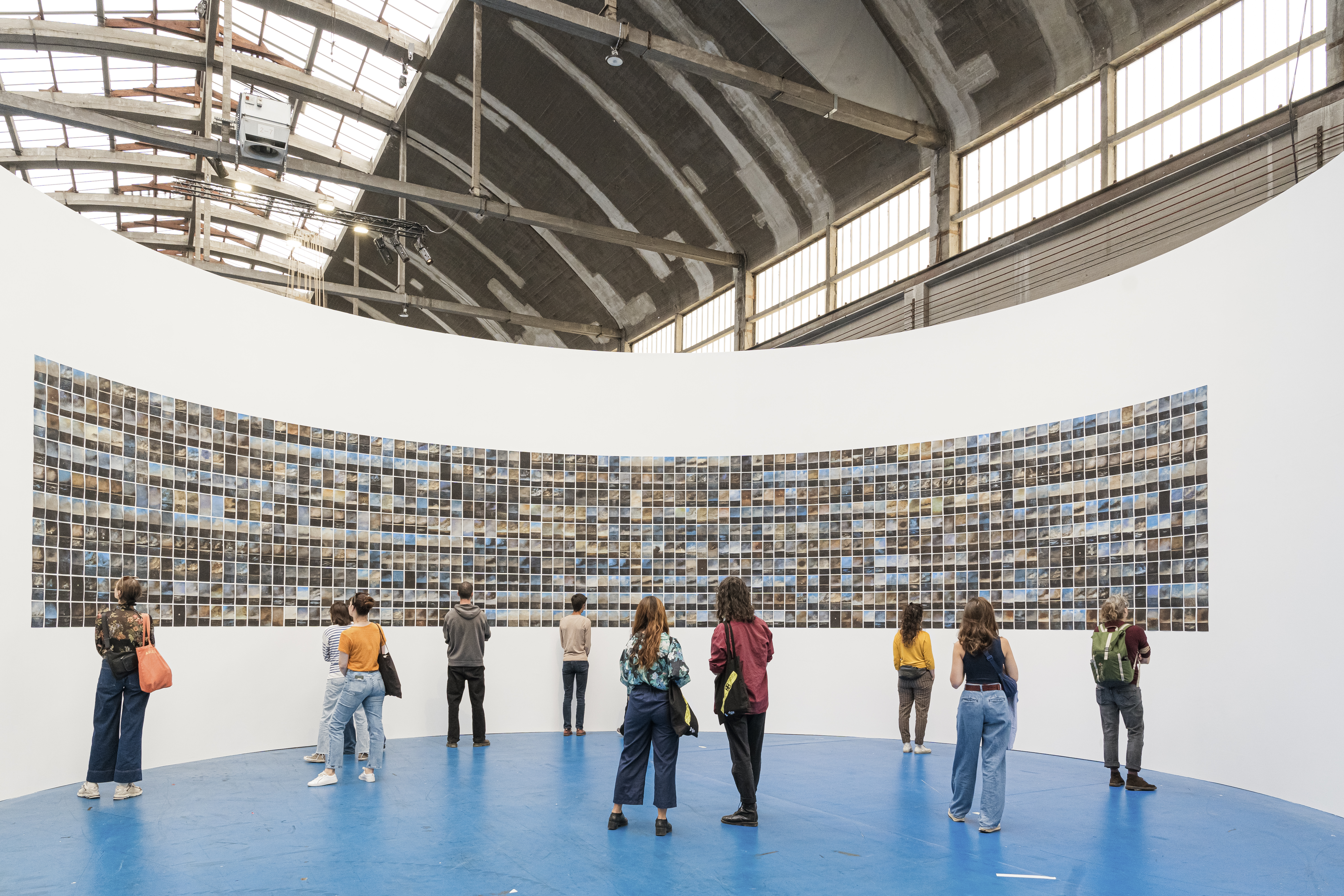 L'&oelig;uvre '&laquo; Le fleuve sans rives &raquo; Hans Henny Jahnn' pr&eacute;sent&eacute;e aux Grandes Locos, lors de la Biennale d'Art Contemporain 2024.  &copy; Blandine Soulage