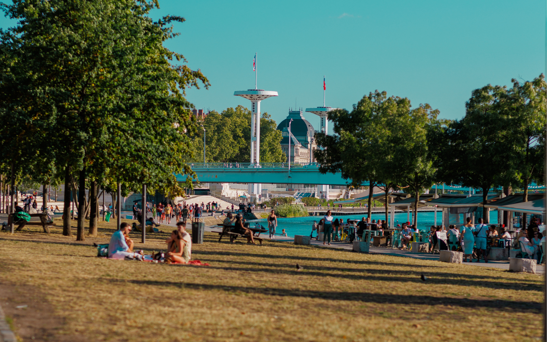 Pique-nique sur les berges du Rh&ocirc;ne &copy;Iulian Rotaru