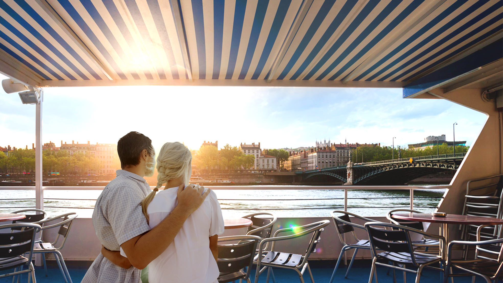 Couple naviguant sur le Rhône © Lyon City Boat