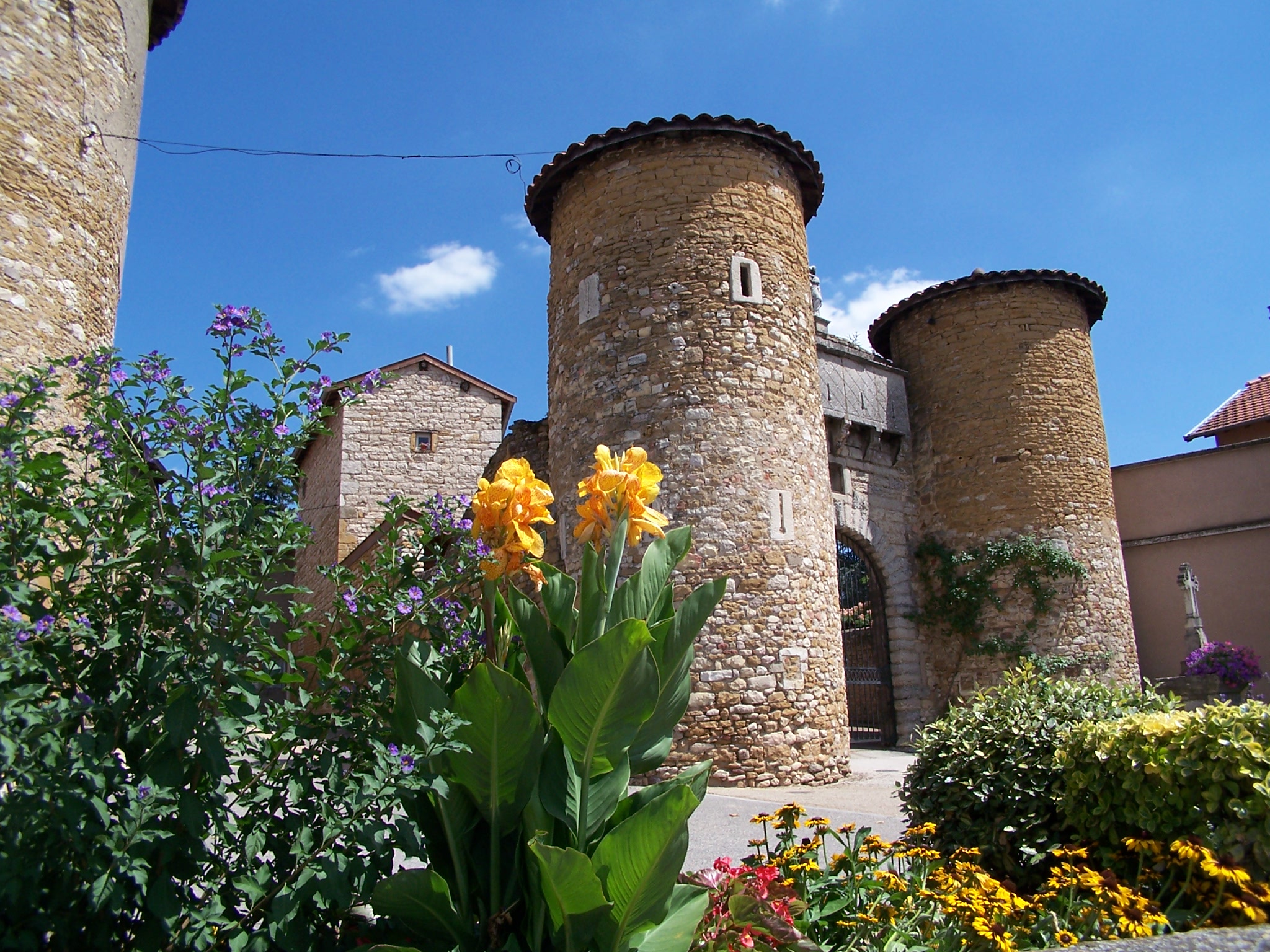 Tours de l'entrée du Château de Lissieu