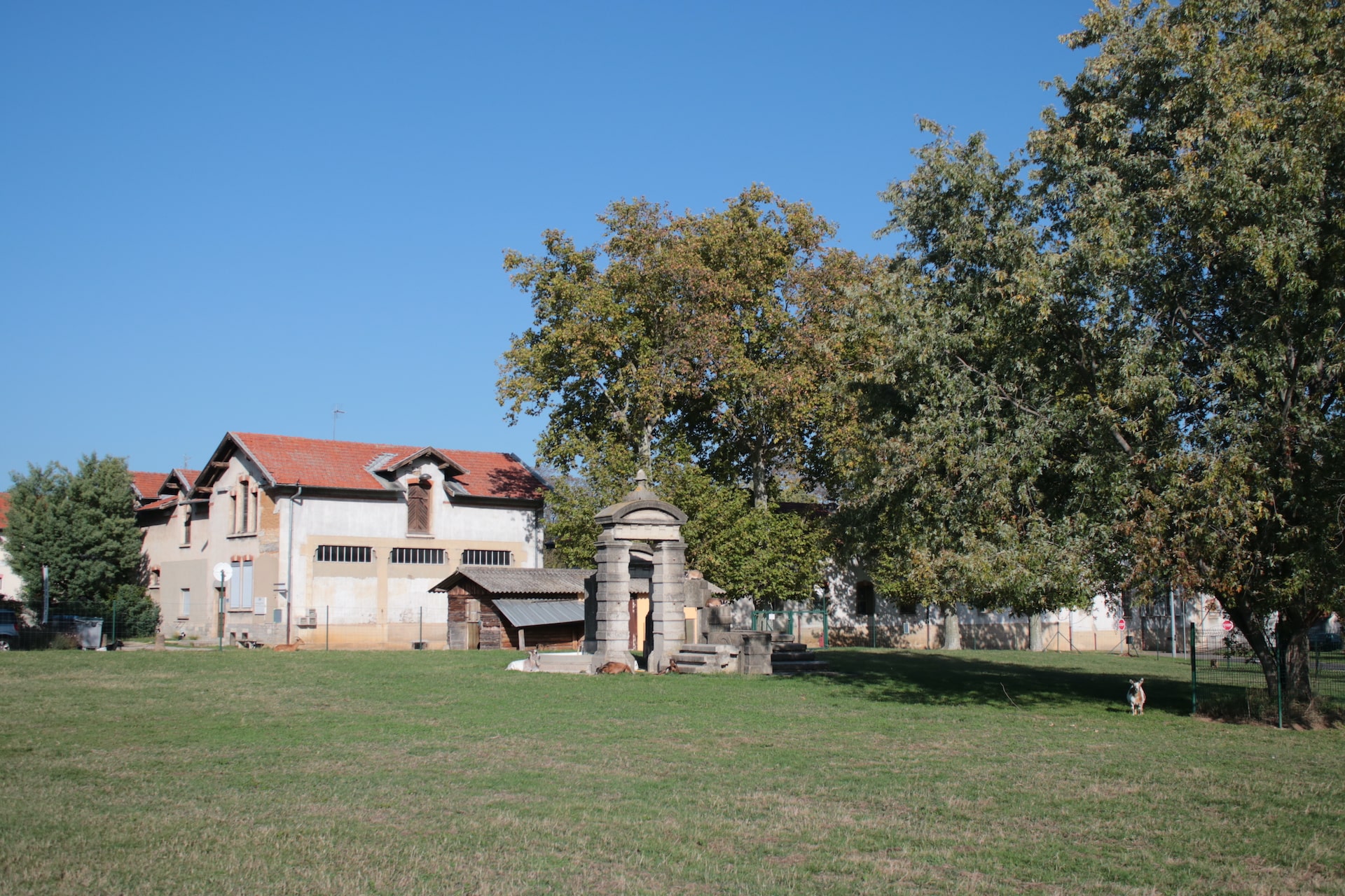 Le parc de l’hôpital du Vinatier © Claire Morel