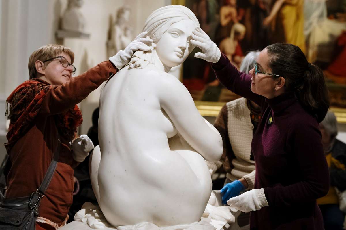 Une œuvre tactile pour les déficients visuels au Musée des Beaux-Arts. ©Blandine Soulage