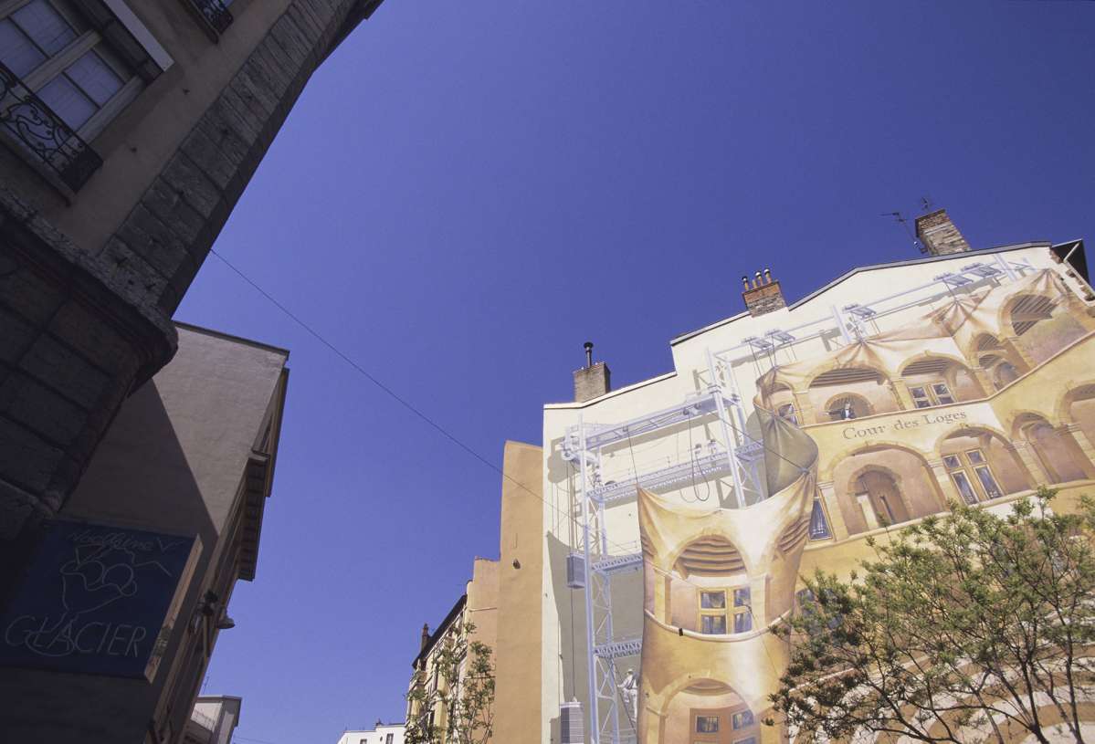 Le mur peint de la Cour des Loges dans le Vieux-Lyon © KPG-Payless / Shutterstock_210728464