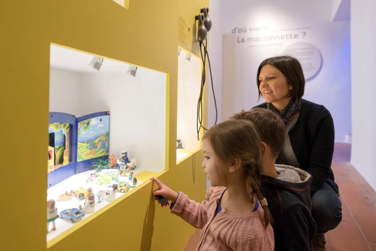 Visite en famille au musée des arts de la marionnette © Sabine Serrad / Gadagne