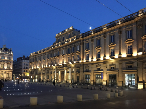 Le Mus&eacute;e des Beaux-Arts de Lyon de nuit &copy;Lyon MBA &ndash; Photo Guillemette Naessens