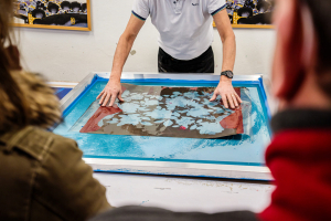 Atelier de peinture sur soie lors de la Journée Visitez Lyon