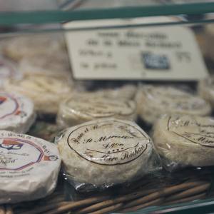 Fromages de la Mère Richard aux Halles de Lyon - © Jacques Léone