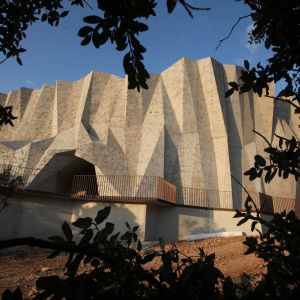 La-Caverne-du-Pont-d'Arc-@-Fabre-Speller-Architectes-Atelier-3A---F.-Neau---Sce¦Çne---Sycpa---photo-Patrick-Aventurier